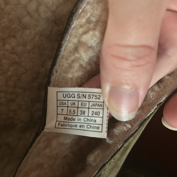 Ugg Boots with Fringe - Picture 7 of 10